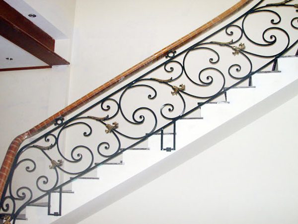Cầu thang sắt CTS02