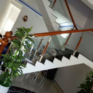 Cầu thang kính cường lực CL02