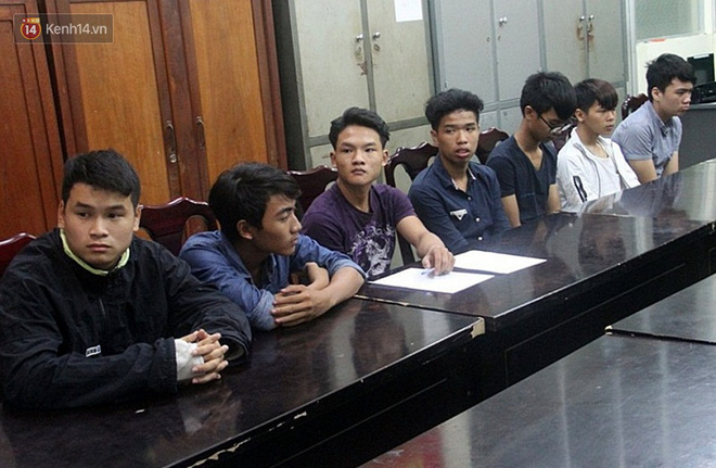 Băng nhóm đập phá hàng loạt ô tô ở Đà Nẵng